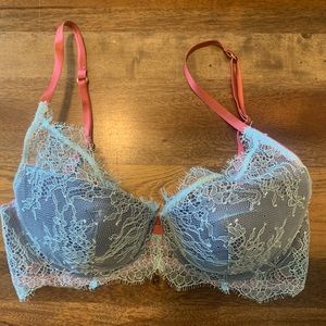 NWOT Victoria’s Secret Very Sexy Lace and Satin Balconette Push-Up Bra (32D)